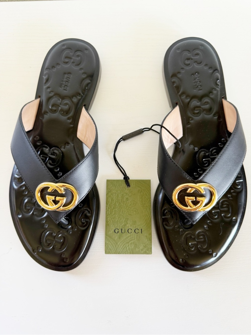 Gucci GG Logo Thong Sandals Black Leather Gold EU 38.5 US 8.5 Like New